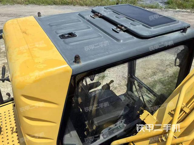 驾驶室顶部（整机外观）