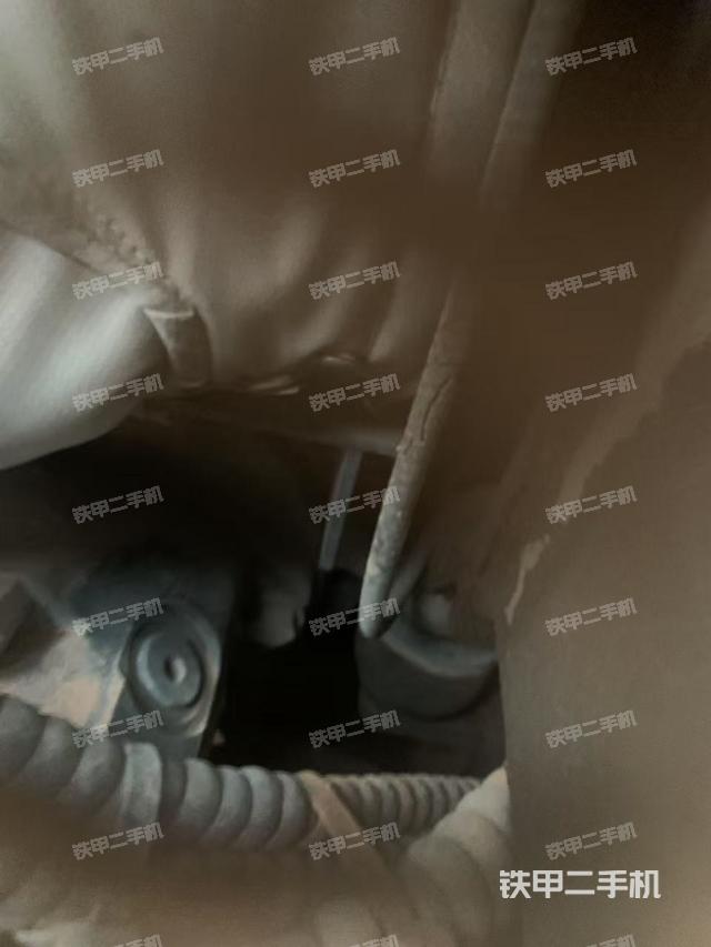 液壓泵艙室正面整體(整機(jī)外觀) 液壓泵艙室正面整體(整機(jī)外觀)