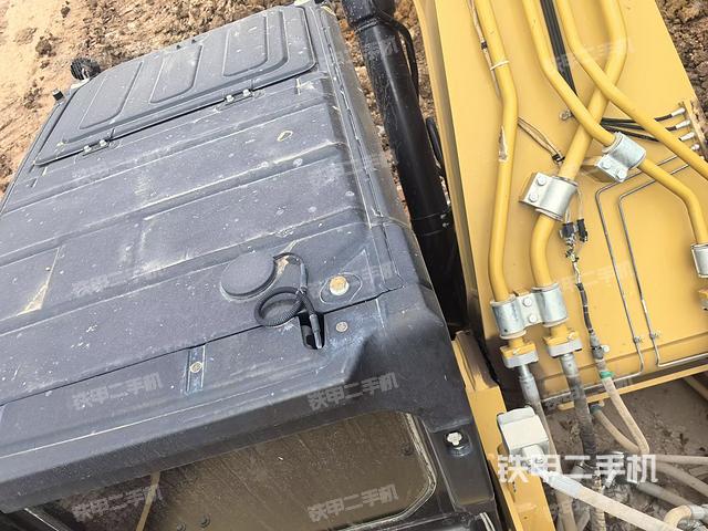 駕駛室頂部（整機外觀）