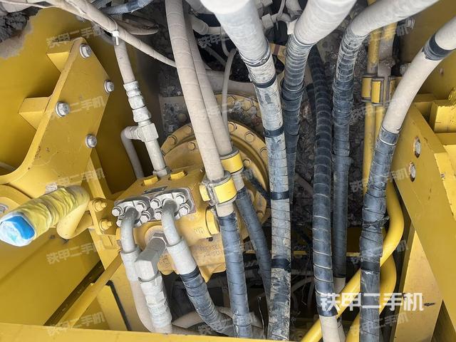 回轉馬達和主控閥（整機外觀）