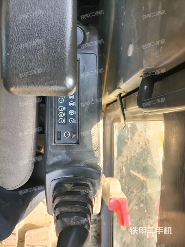 座椅左側(cè)控制臺(tái)/音響/含左手柄（駕駛室部分）