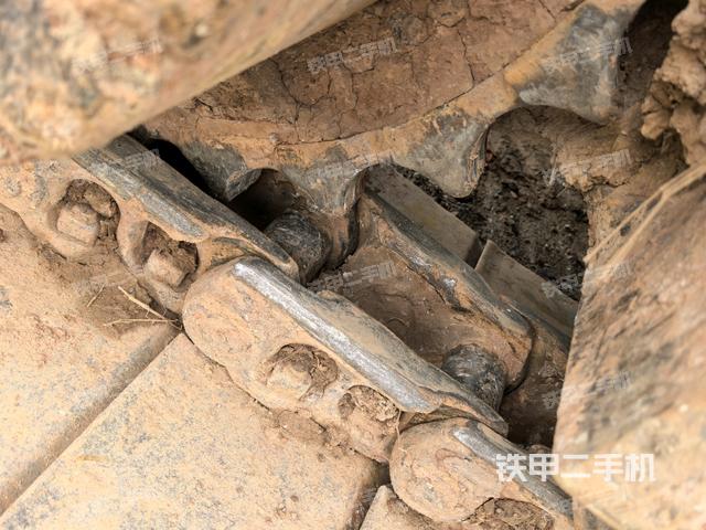 右驅(qū)動輪（行走機(jī)構(gòu)）