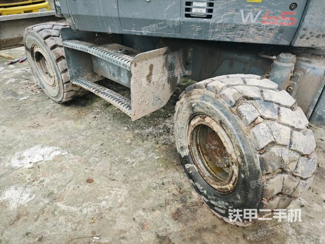 右側履帶整體?(行走機構) 右側履帶整體?(行走機構)