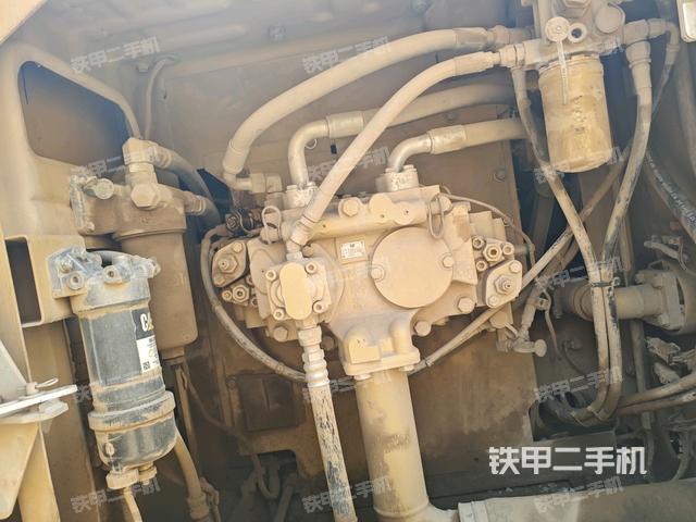 液壓泵艙室正面整體(整機(jī)外觀) 液壓泵艙室正面整體(整機(jī)外觀)