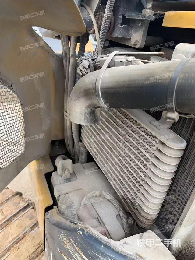 回轉(zhuǎn)馬達(dá)和主控閥（整機(jī)外觀）