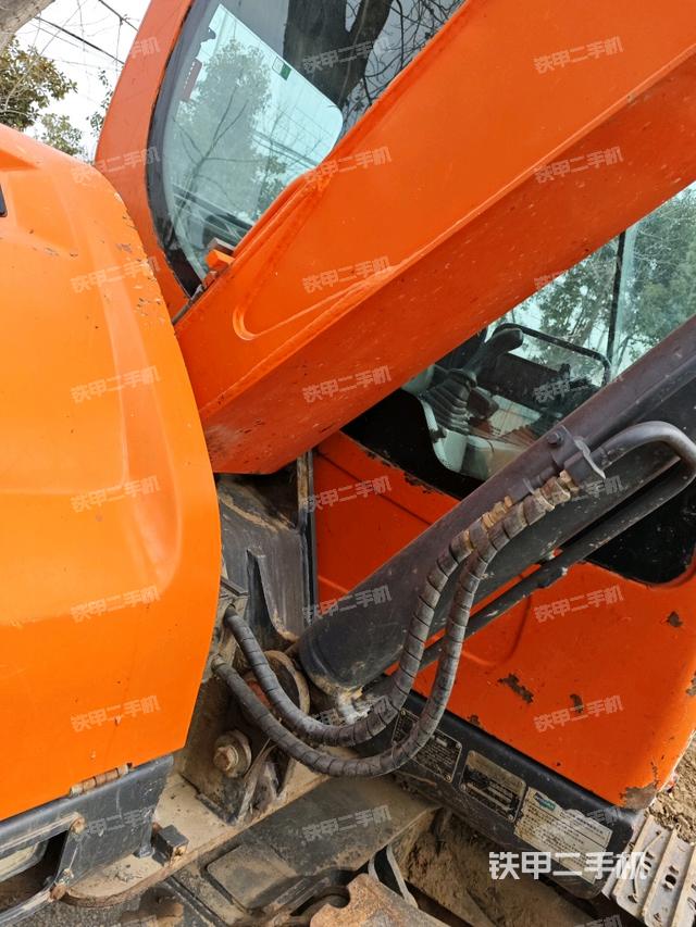 大臂根部?斜（工作和回轉(zhuǎn)裝置）