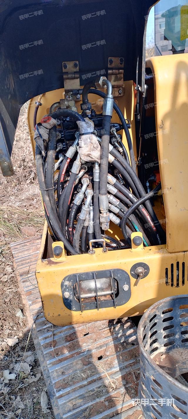 回转马达和主控阀（整机外观）