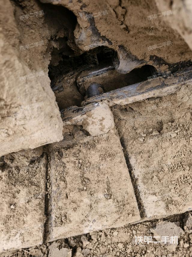 右側(cè)履帶整體?（行走機(jī)構(gòu)）