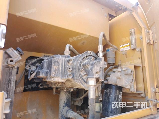 液壓泵斜45?右(大件艙室) 液壓泵斜45?右(大件艙室)