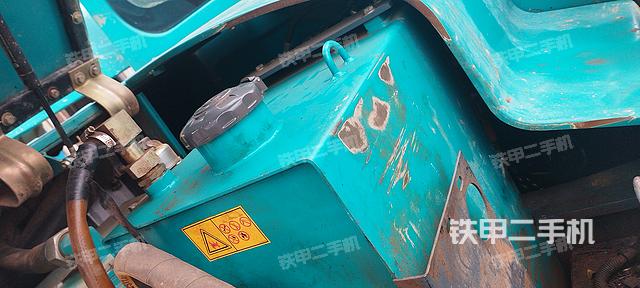 回转马达和主控阀（整机外观）