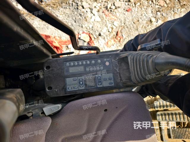 座椅左側(cè)控制臺(tái)/音響/含左手柄(駕駛室部分) 座椅左側(cè)控制臺(tái)/音響/含左手柄(駕駛室部分)