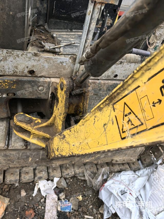 大臂根部?斜（工作和回轉(zhuǎn)裝置）