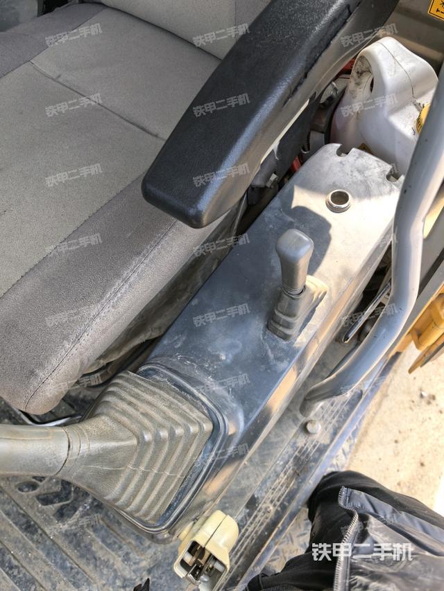 座椅左側(cè)控制臺/音響/含左手柄（駕駛室部分）