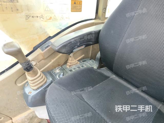 左后方玻璃角標(biāo)(駕駛室部分) 左后方玻璃角標(biāo)(駕駛室部分)
