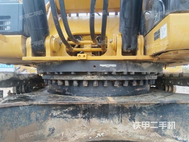 轉(zhuǎn)盤和下車架正前(工作和回轉(zhuǎn)裝置) 轉(zhuǎn)盤和下車架正前(工作和回轉(zhuǎn)裝置)