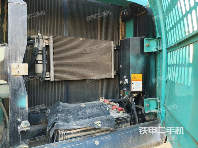 散熱器正面(大件艙室) 散熱器正面(大件艙室)