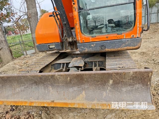 轉(zhuǎn)盤和下車架正前（工作和回轉(zhuǎn)裝置）