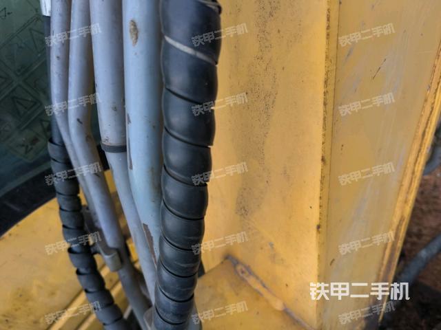 轉(zhuǎn)盤和下車架正前(工作和回轉(zhuǎn)裝置) 轉(zhuǎn)盤和下車架正前(工作和回轉(zhuǎn)裝置)