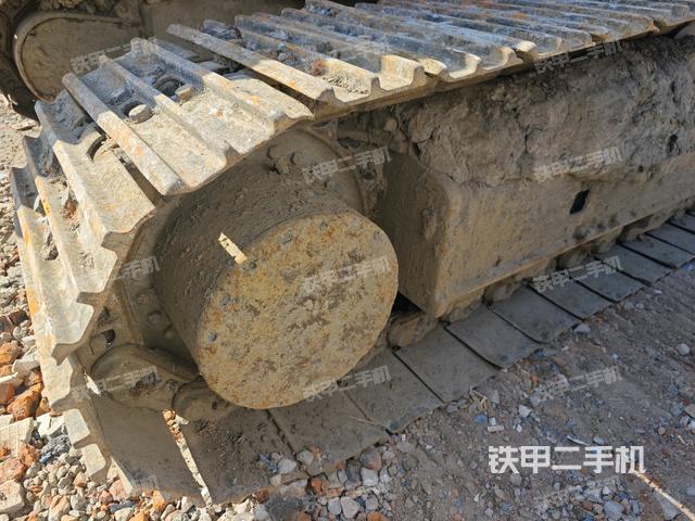 左驅(qū)動輪（行走機構(gòu)）