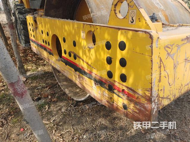 前車架正左側(cè)（壓路機(jī)前后車架）