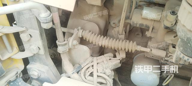 液壓泵艙室正面整體(整機外觀) 液壓泵艙室正面整體(整機外觀)