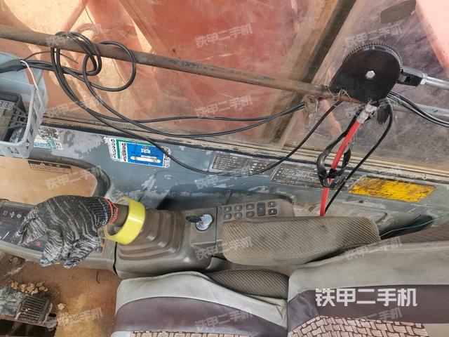 座椅右側(cè)控制臺/鑰匙門/油門/含右手柄（駕駛室部分）