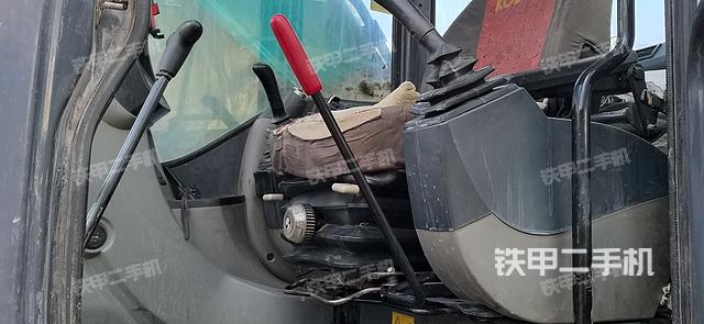 駕駛室整體(整機(jī)外觀) 駕駛室整體(整機(jī)外觀)