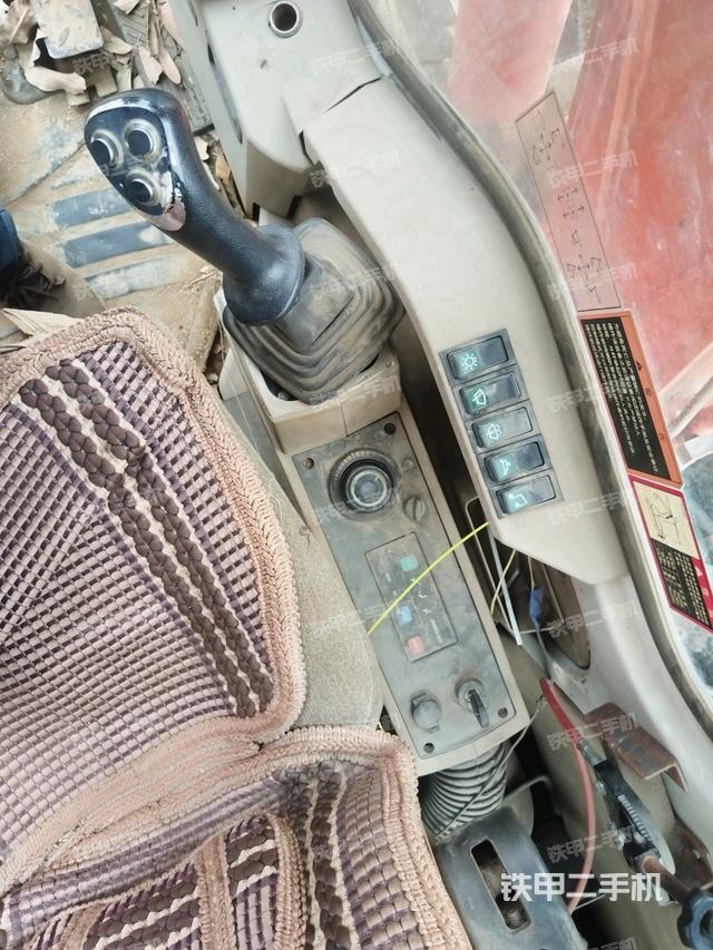 左后方玻璃角标（驾驶室部分）