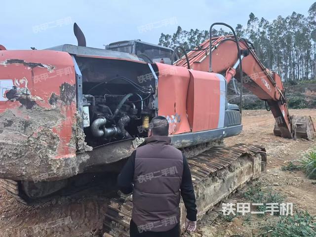 日立ZX330-3挖掘机的设备实拍-第2张实拍照片
