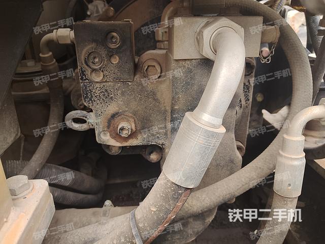液壓泵艙室正面整體(整機(jī)外觀) 液壓泵艙室正面整體(整機(jī)外觀)