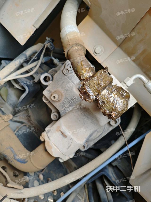 液壓泵艙室正面整體(整機(jī)外觀) 液壓泵艙室正面整體(整機(jī)外觀)