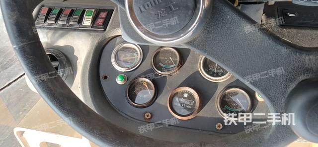 駕駛室操作臺（整機外觀及大件）