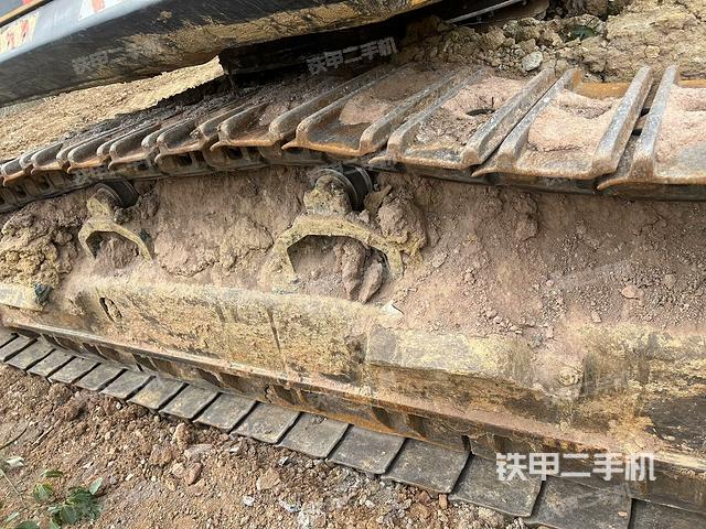 單側(cè)履帶整體(整機(jī)外觀) 單側(cè)履帶整體(整機(jī)外觀)