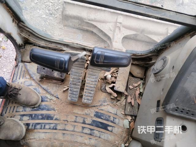 后窗玻璃角标（驾驶室部分）