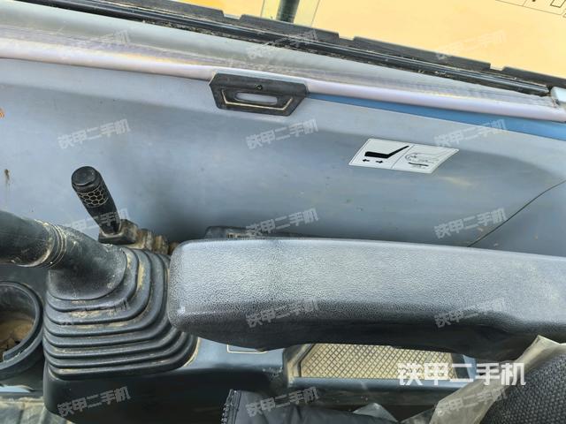 座椅右側(cè)控制臺/鑰匙門/油門/含右手柄（駕駛室部分）