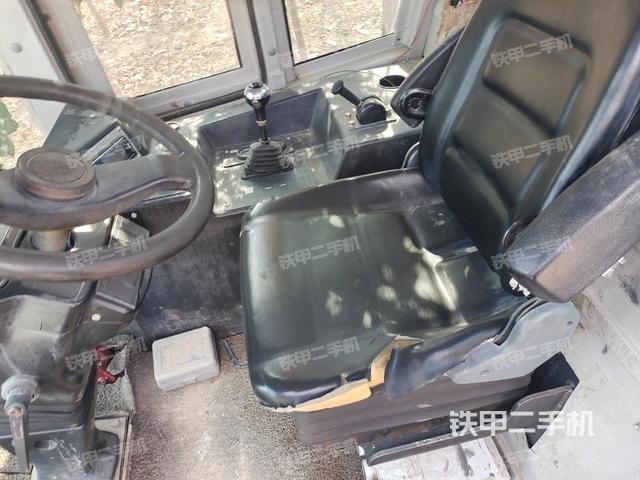 后玻璃角標(biāo)（壓路機(jī)駕駛室）