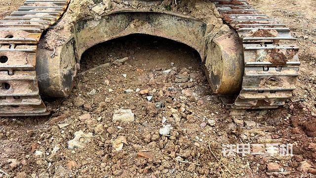 轉(zhuǎn)盤(pán)和下車架正前(工作和回轉(zhuǎn)裝置) 轉(zhuǎn)盤(pán)和下車架正前(工作和回轉(zhuǎn)裝置)