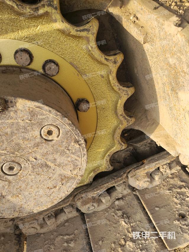 左驅(qū)動輪（行走機(jī)構(gòu)）