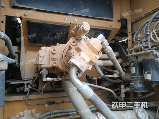 液壓泵斜45?右(大件艙室) 液壓泵斜45?右(大件艙室)