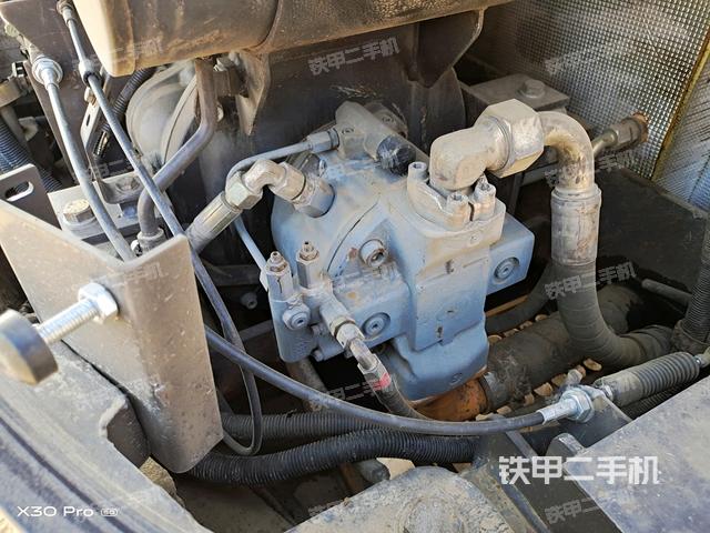 液壓泵艙室正面整體(整機(jī)外觀) 液壓泵艙室正面整體(整機(jī)外觀)