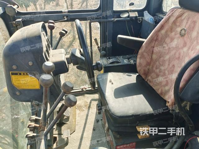 駕駛室內(nèi)部(駕駛室/操作室) 駕駛室內(nèi)部(駕駛室/操作室)