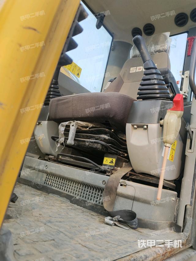 ?駕駛室正側(cè)（駕駛室部分）