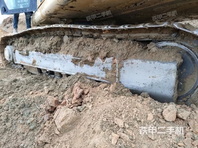 右側(cè)履帶整體(行走機構(gòu)) 右側(cè)履帶整體(行走機構(gòu))