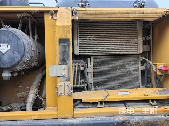 散熱器正面(大件艙室) 散熱器正面(大件艙室)