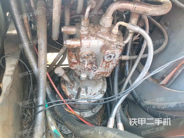 回轉(zhuǎn)馬達(dá)（上車部件）