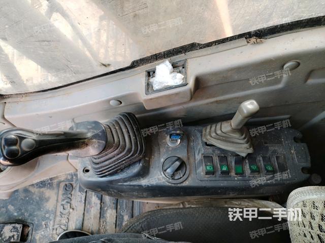 座椅右側(cè)控制臺/鑰匙門/油門/含右手柄（駕駛室部分）