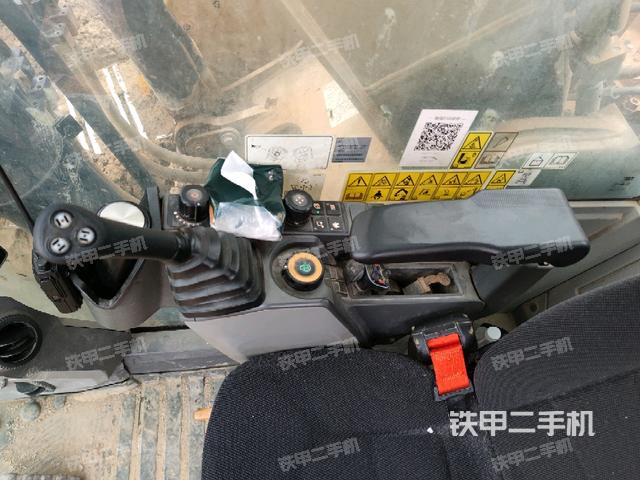 座椅右側(cè)控制臺/鑰匙門/油門/含右手柄(駕駛室部分) 座椅右側(cè)控制臺/鑰匙門/油門/含右手柄(駕駛室部分)