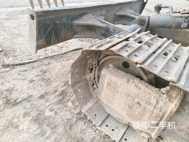 右驅(qū)動輪（行走機構(gòu)）