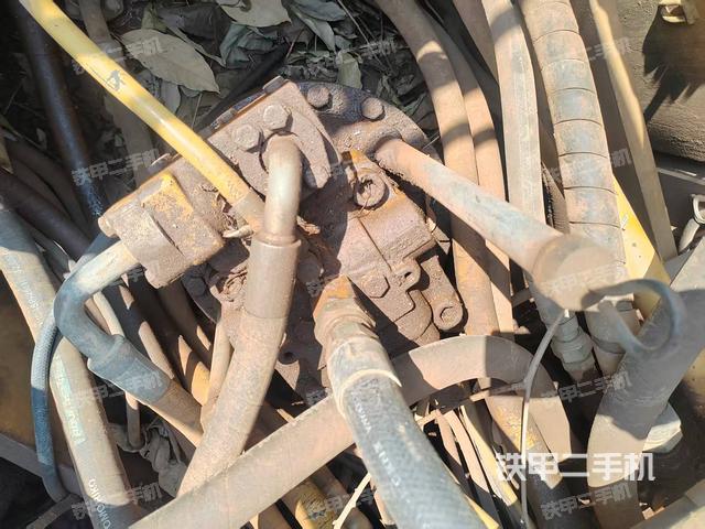 回转马达和主控阀（整机外观）