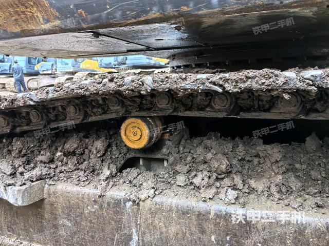 左驅(qū)動輪（行走機(jī)構(gòu)）